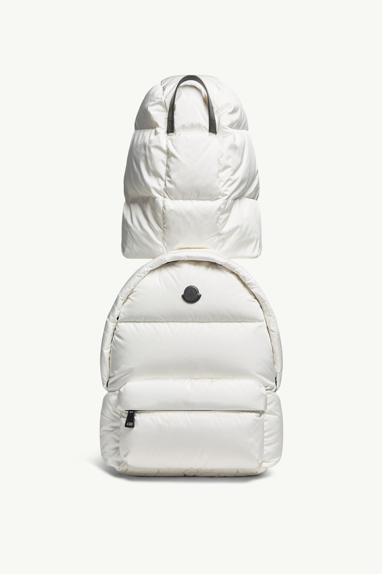 https://moncler-cdn.thron.com/api/v1/content-delivery/shares/dpx6uv/contents/K209A5A00003M7451051_F/image/K209A5A00003M7451051_F