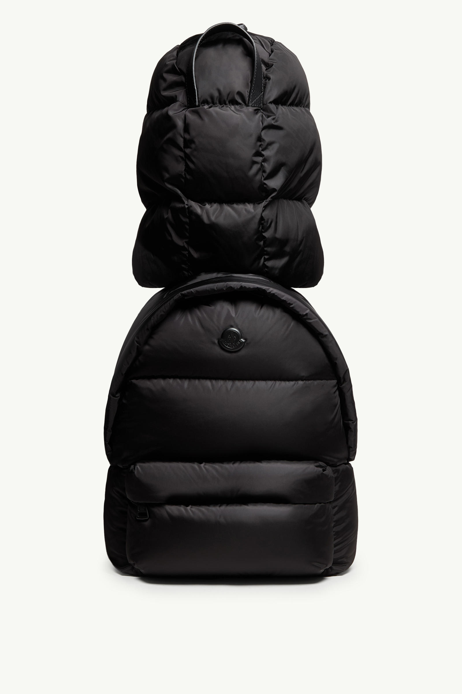 https://moncler-cdn.thron.com/api/v1/content-delivery/shares/dpx6uv/contents/K209A5A00003M7451999_F/image/K209A5A00003M7451999_F