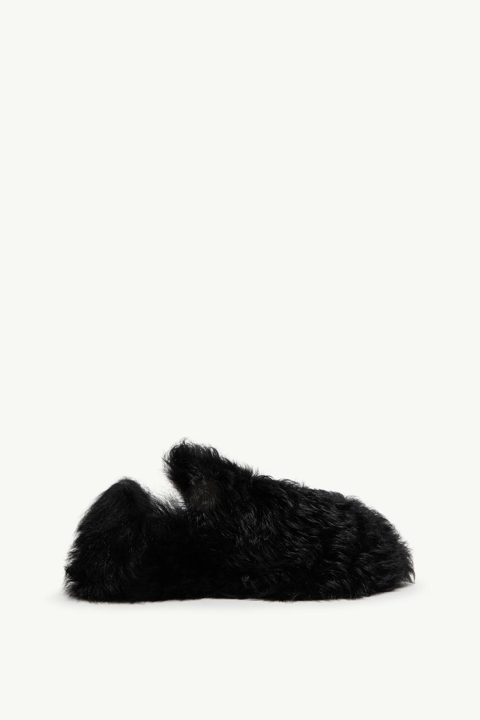 Snug Shearling Flats_findInBoutique_image