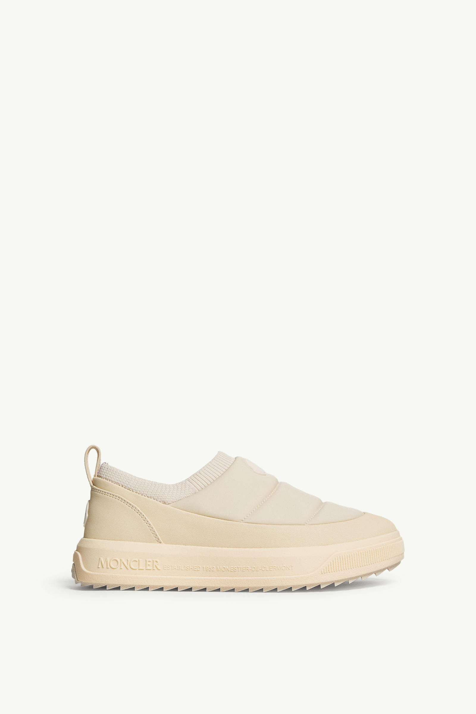 https://moncler-cdn.thron.com/api/v1/content-delivery/shares/dpx6uv/contents/K209B4B00020M709421I_F/image/K209B4B00020M709421I_F