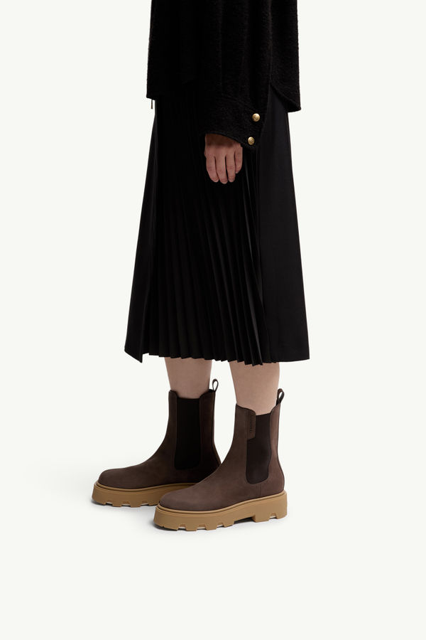 Aurea Nubuck Chelsea Boots Women Brown Moncler 1