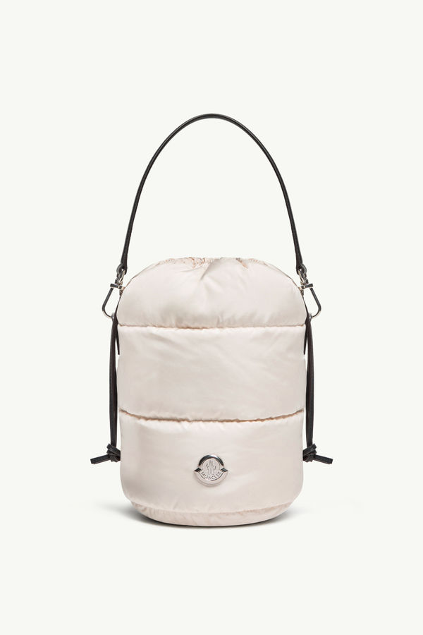 https://moncler-cdn.thron.com/api/v1/content-delivery/shares/dpx6uv/contents/K209B5I00002M6275051_F/image/K209B5I00002M6275051_F