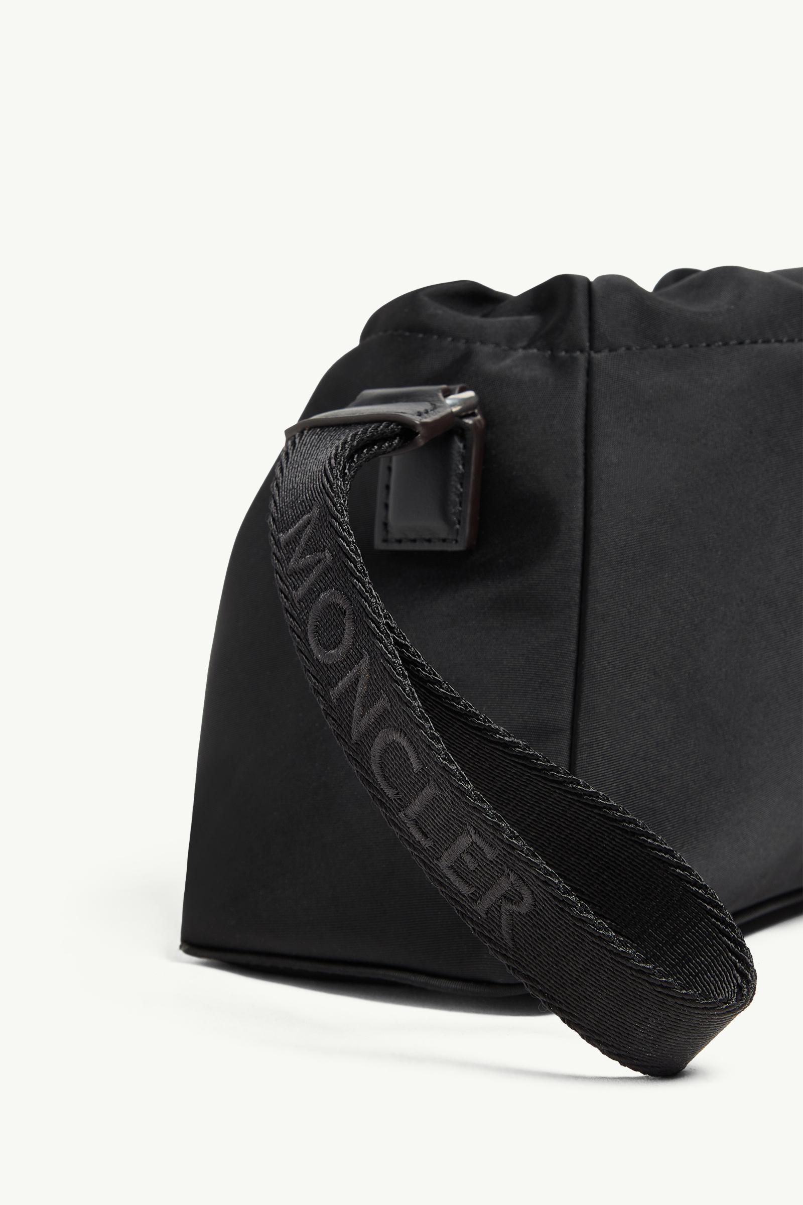 【新品未使用】MONCLER ブラックショート　水着　収納袋付き moncler-047_02b1.jpg