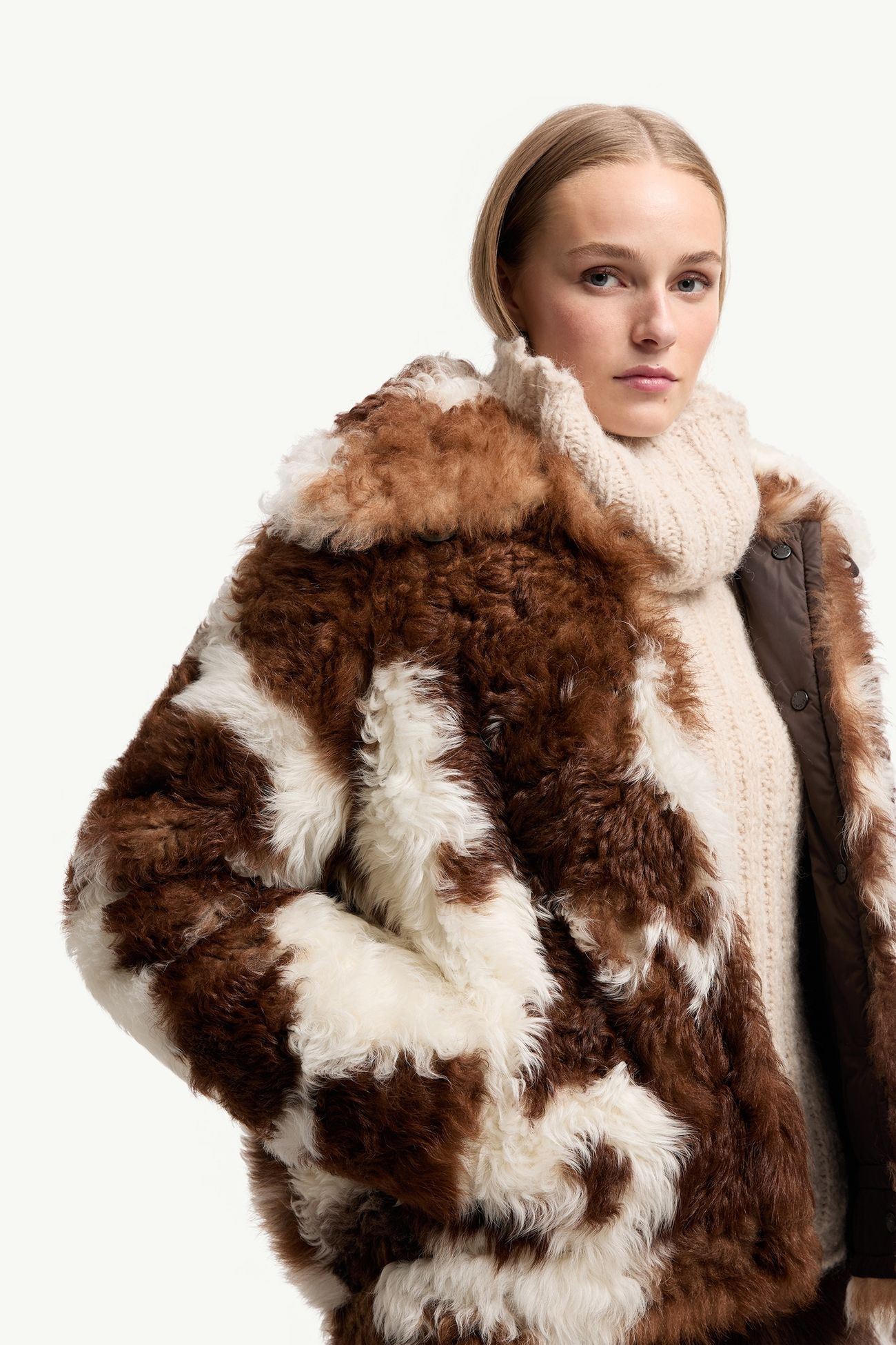 Chaqueta corta acolchada de piel de oveja joven Chalanson Mujer Marrón & Blanco Moncler 5