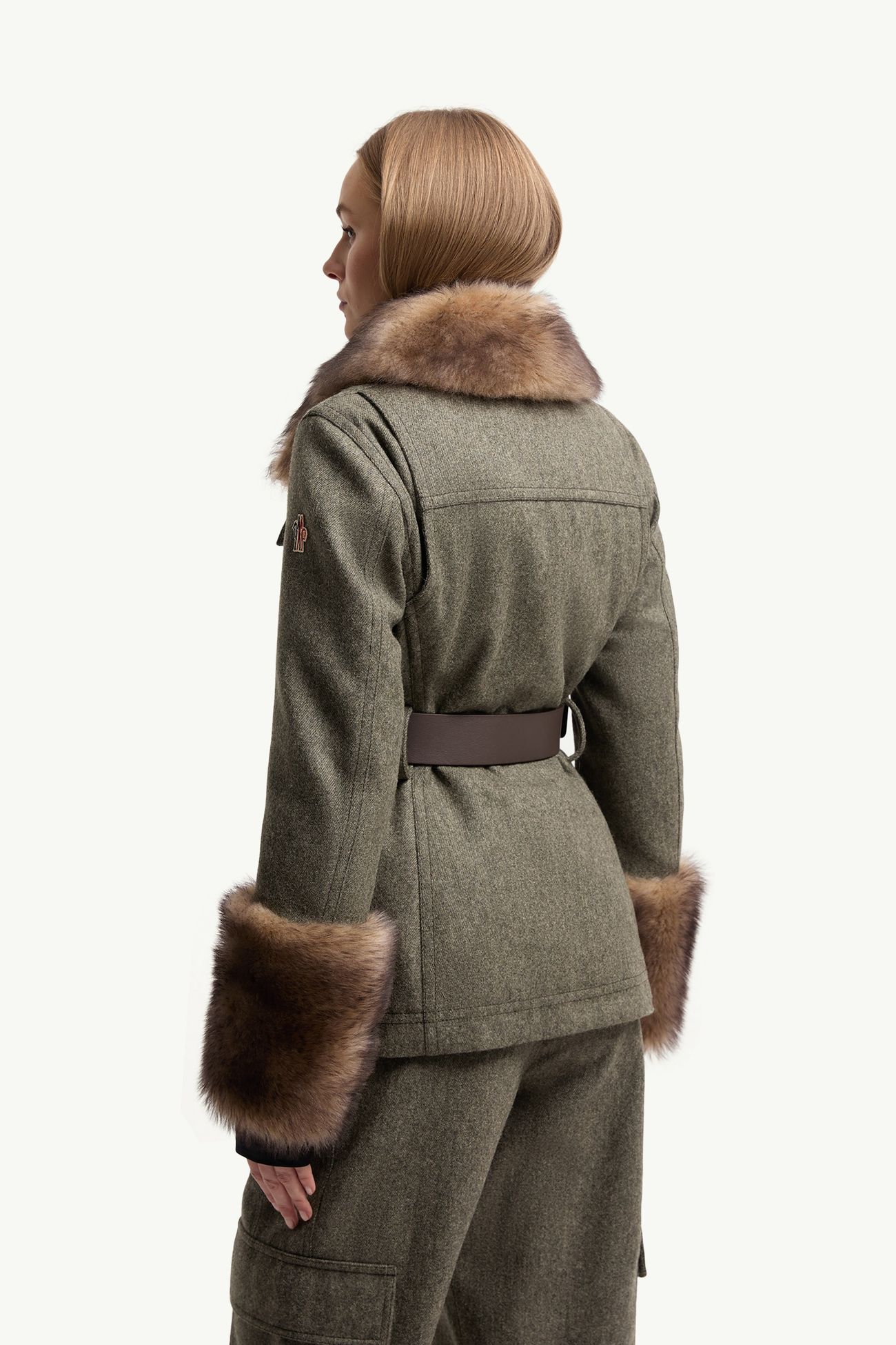 Devez Daunen-Feldjacke mit Besatz aus Wolle und Shearling. Damen Olivgrün Moncler 4