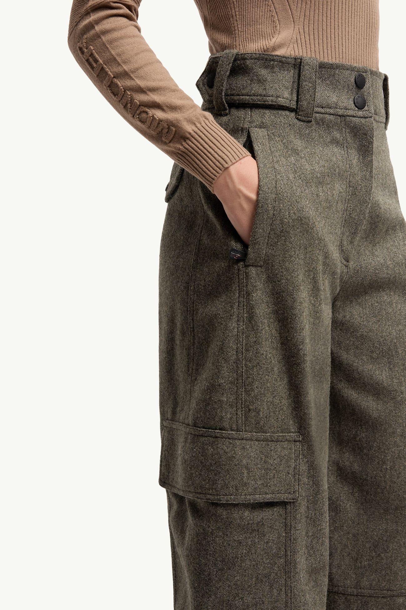Pantaloni cargo in gabardine di lana Donna Verde Oliva Moncler 5