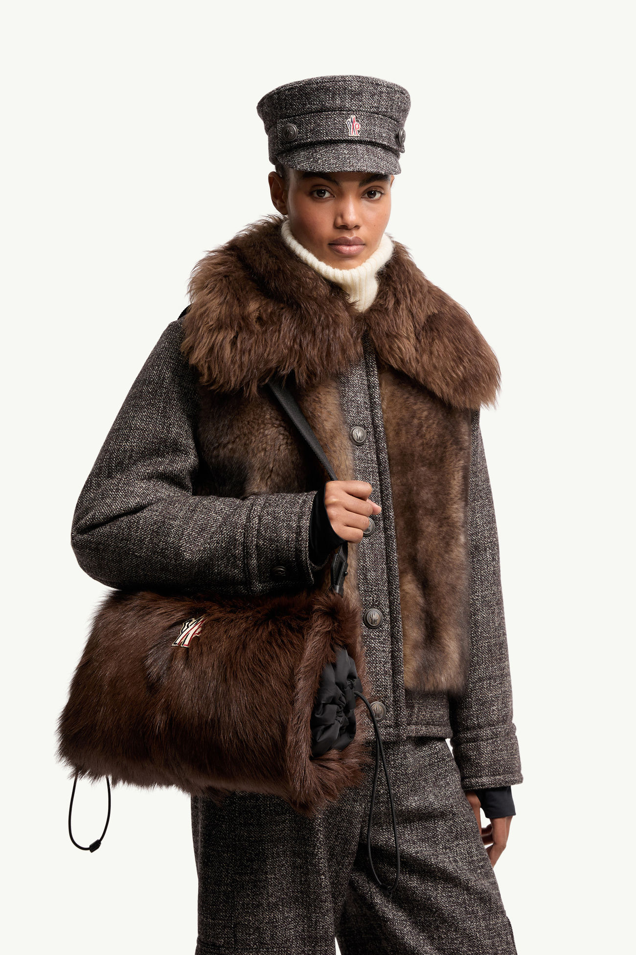 Calentador de manos y funda de piel de oveja joven Mujer Marrón Moncler 1