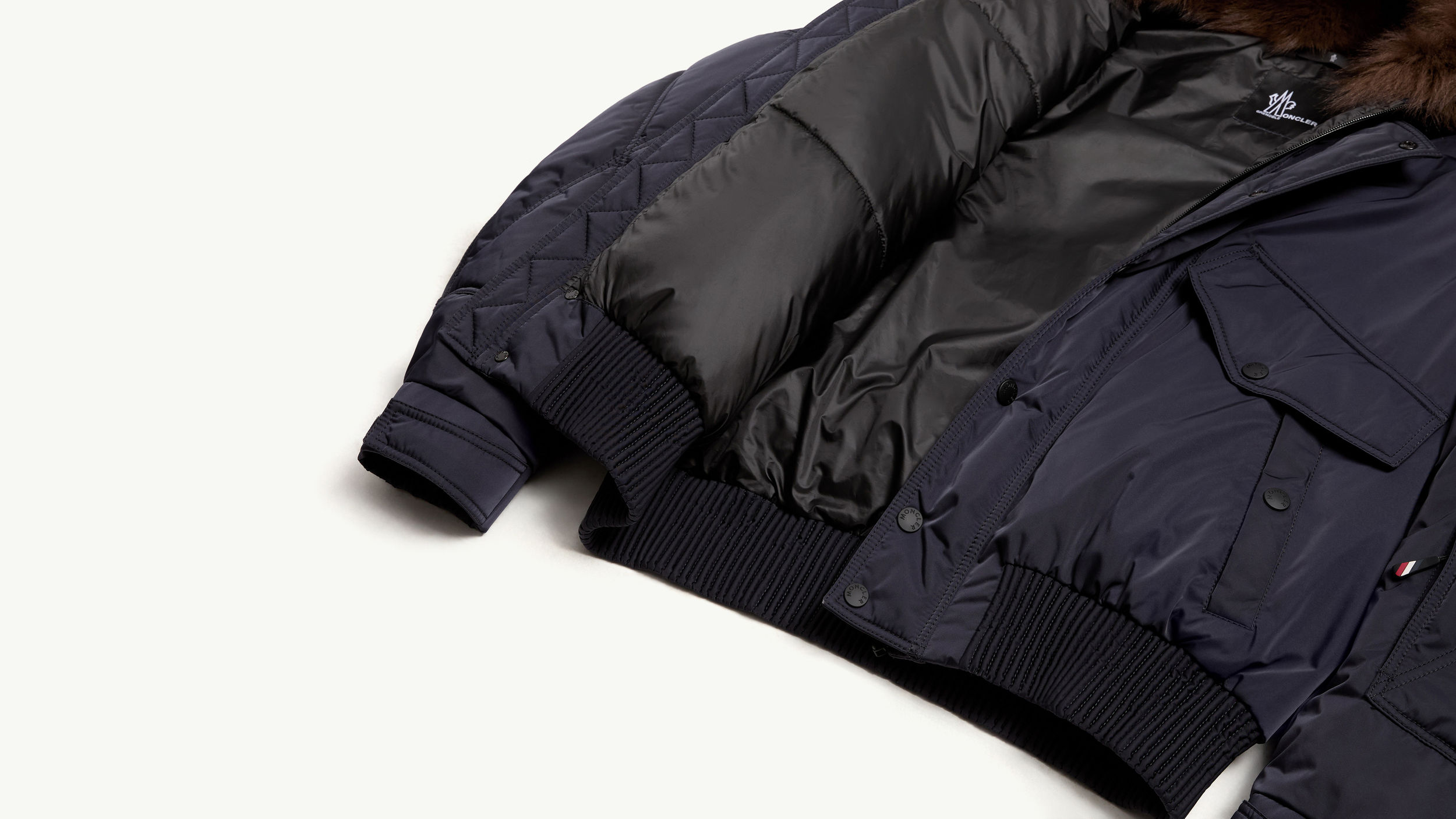 Slide 3 - Faldón protector para el viento