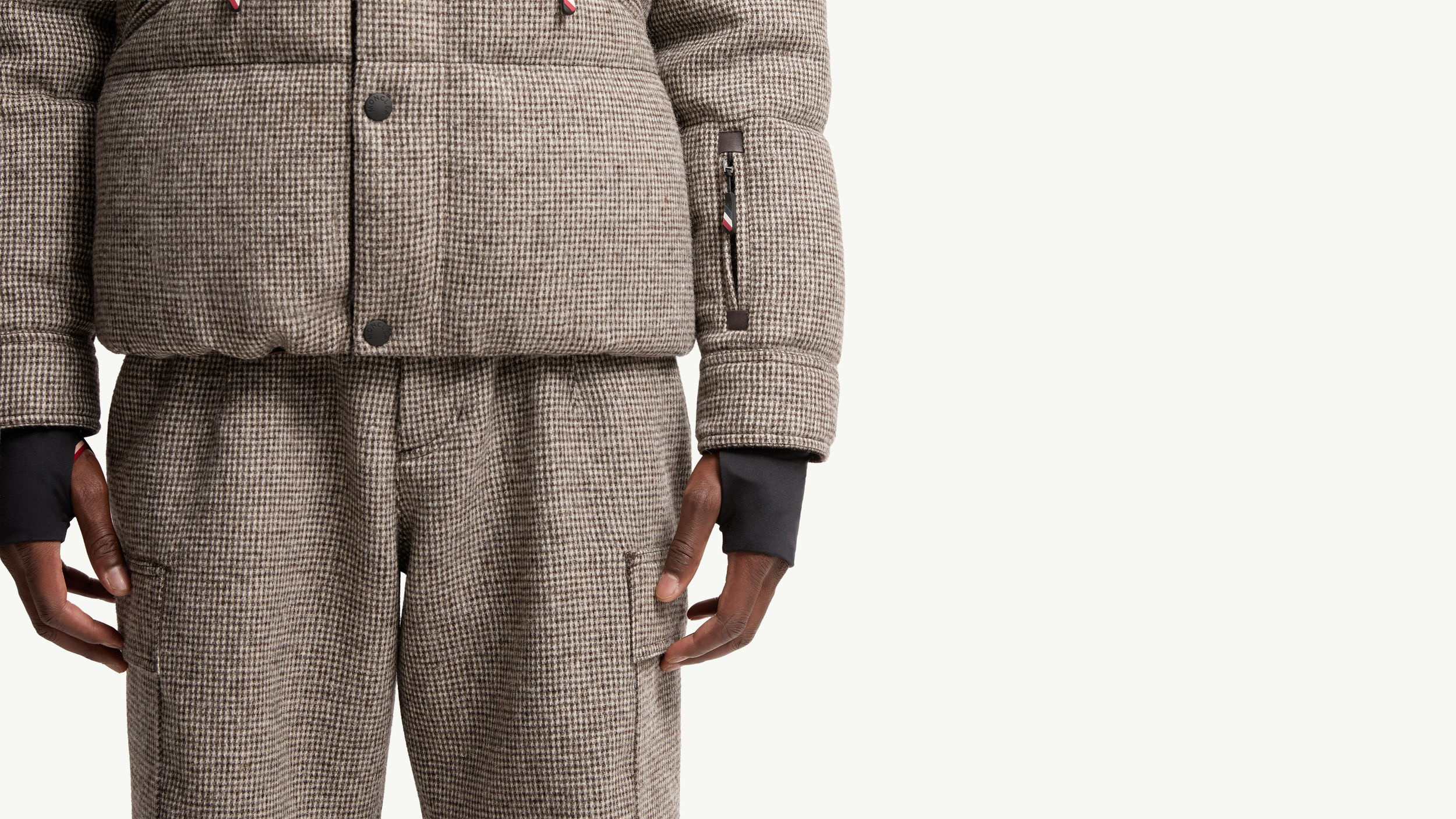 Slide 2 - 滑雪通行證口袋