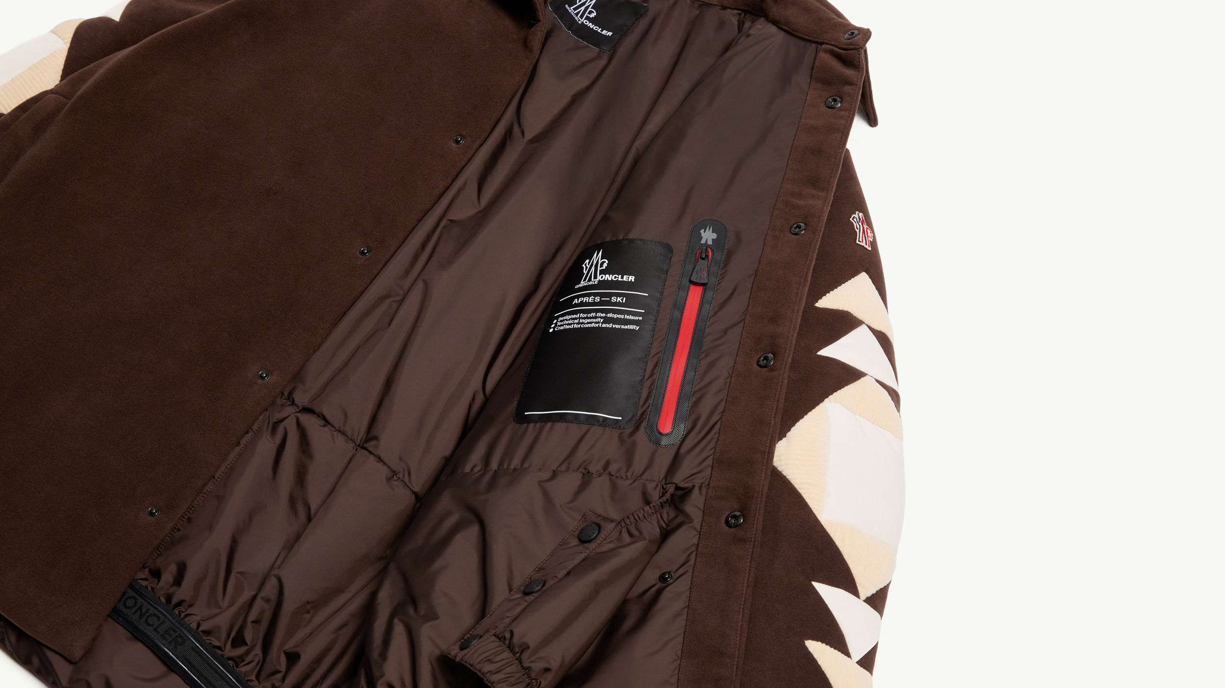 Slide 1 - product.feature.interiormediapocket.title