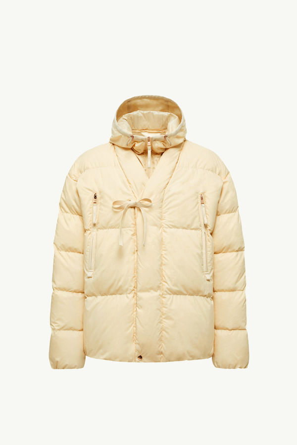 https://moncler-cdn.thron.com/api/v1/content-delivery/shares/dpx6uv/contents/K24021A0000159884080_F/image/K24021A0000159884080_F