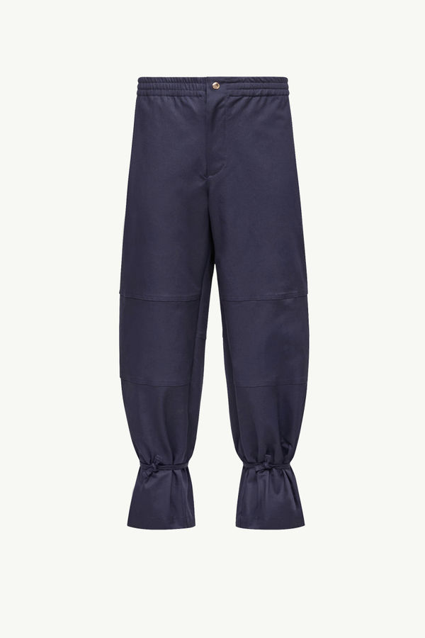 https://moncler-cdn.thron.com/api/v1/content-delivery/shares/dpx6uv/contents/K24022A00001598EC786_F/image/K24022A00001598EC786_F