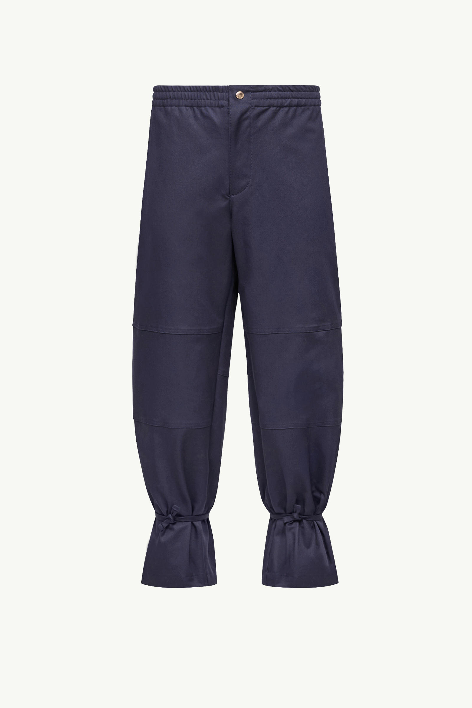 https://moncler-cdn.thron.com/api/v1/content-delivery/shares/dpx6uv/contents/K24022A00001598EC786_F/image/K24022A00001598EC786_F