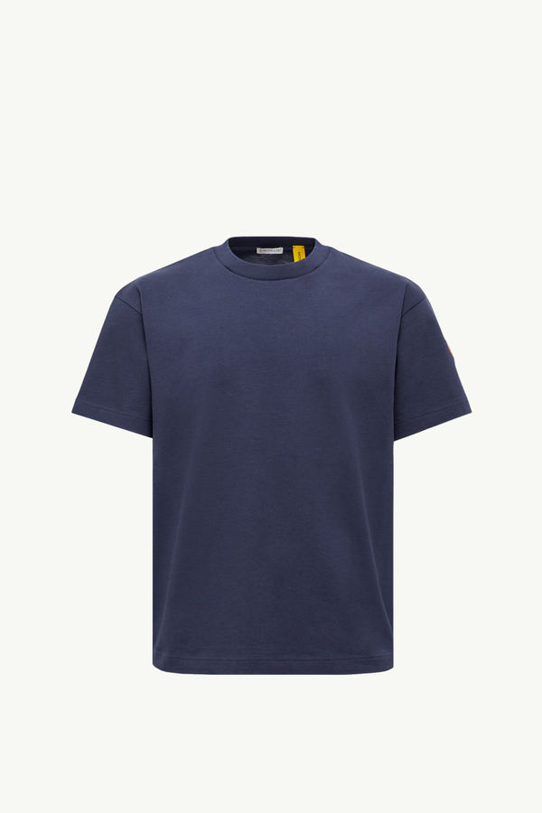 https://moncler-cdn.thron.com/api/v1/content-delivery/shares/dpx6uv/contents/K24028C0000289AZ9786_F/image/K24028C0000289AZ9786_F