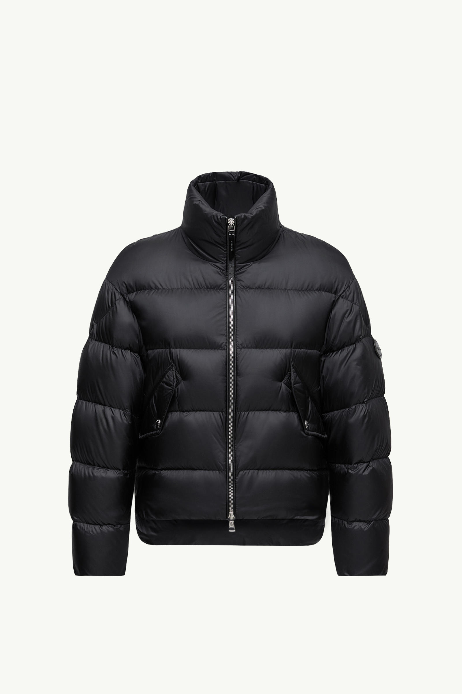 https://moncler-cdn.thron.com/api/v1/content-delivery/shares/dpx6uv/contents/K24031A00009M6526999_F/image/K24031A00009M6526999_F