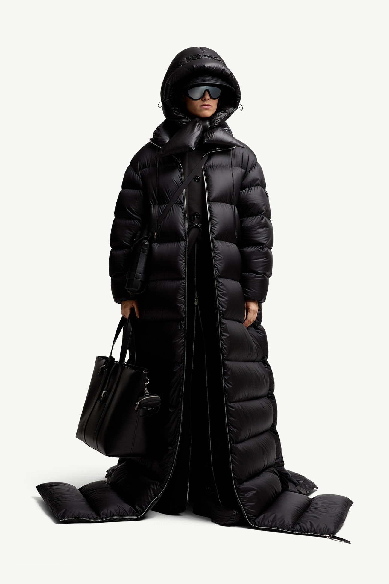 ブラック Moncler x EE72 by Edward Enninful Nametheun ロングダウンジャケット : Moncler x  Edward Enninful 向けの Genius | モンクレール 【ベルト完備】MONCLER MEINAダウンジャケットロング丈　ブラック　00