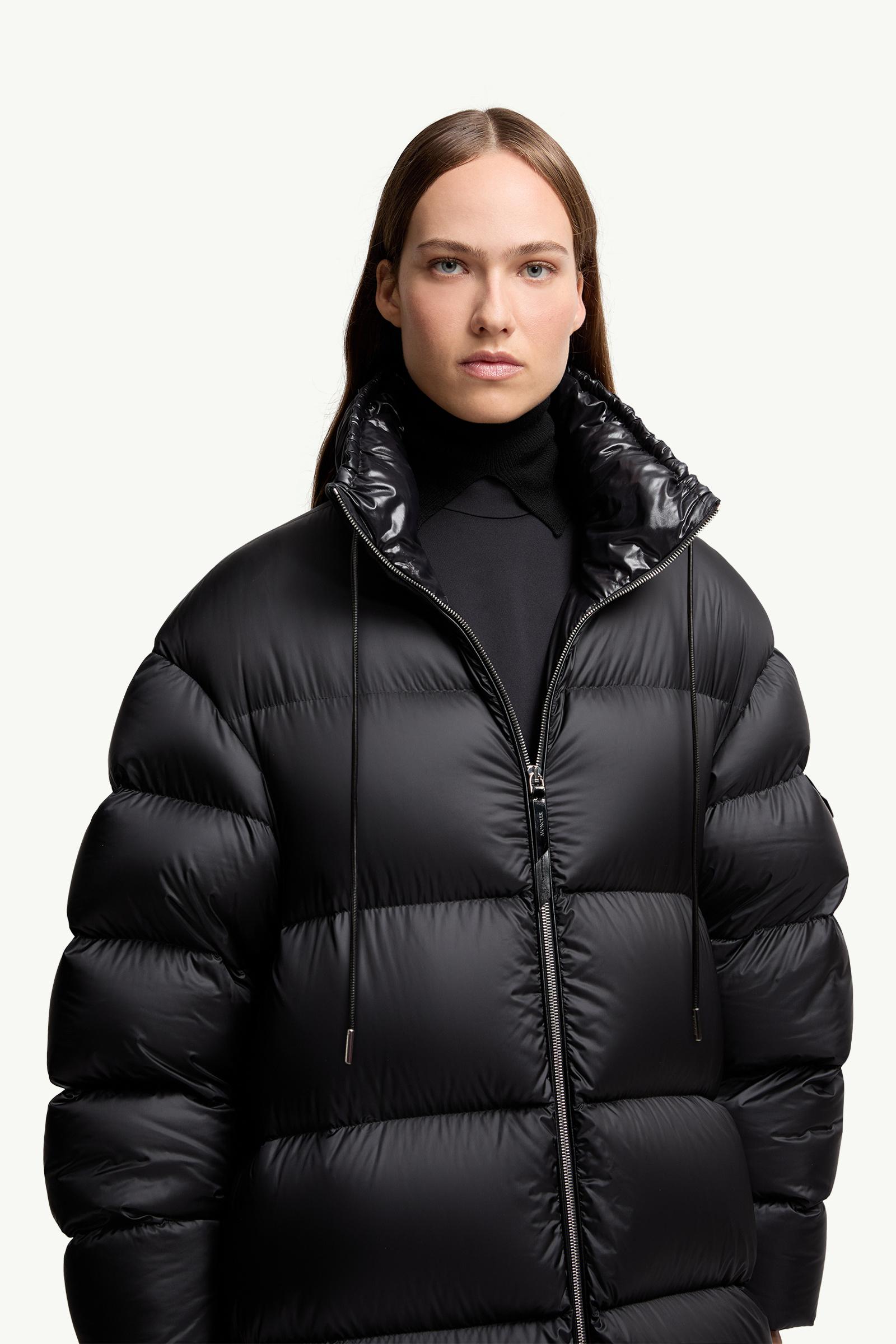 定価26万超え、肉厚最高 MONCLER ブラック ダウンジャケット ファー 