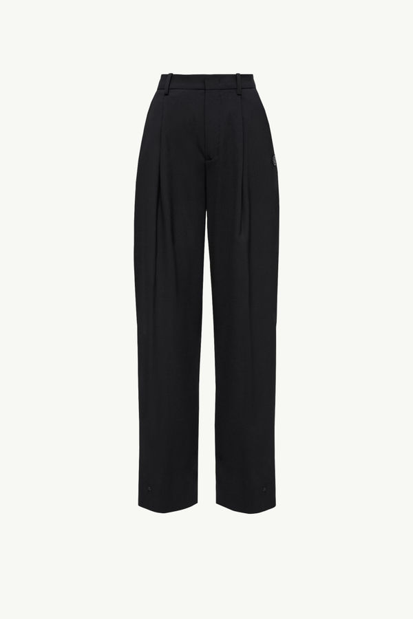 https://moncler-cdn.thron.com/api/v1/content-delivery/shares/dpx6uv/contents/K24032A00003M6523999_F/image/K24032A00003M6523999_F