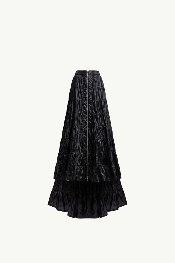 https://moncler-cdn.thron.com/api/v1/content-delivery/shares/dpx6uv/contents/K24032D00001M6580999_F/image/K24032D00001M6580999_F