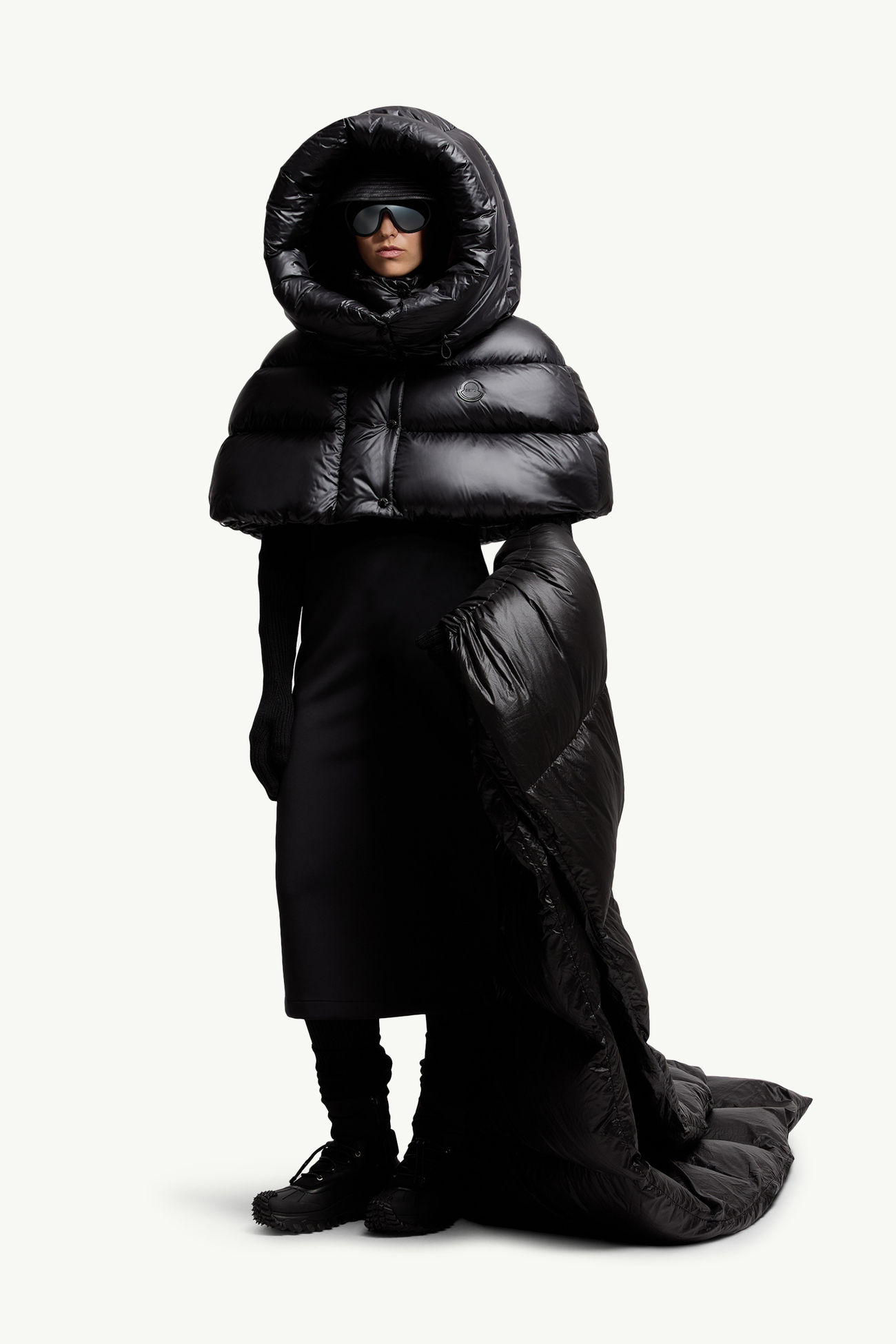 Moncler x EE72 by Edward Enninful 후드 다운 케이프 여성 블랙 Moncler 0