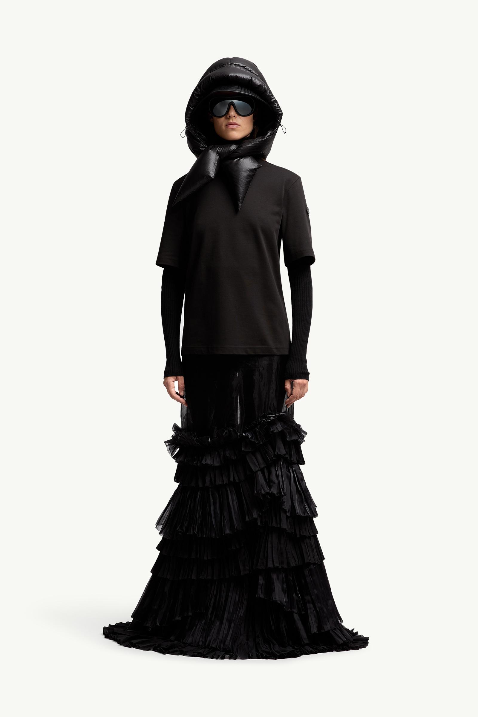 希少❤MONCLERモンクレール✨ サイズ0✨黒ブラック✨VIBURNUM ブラック Moncler x EE72 by Edward Enninful Tシャツ : Moncler