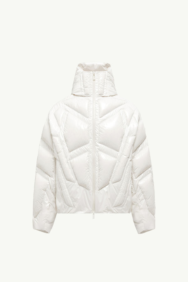 https://moncler-cdn.thron.com/api/v1/content-delivery/shares/dpx6uv/contents/K24041A00014M6940034_F/image/K24041A00014M6940034_F