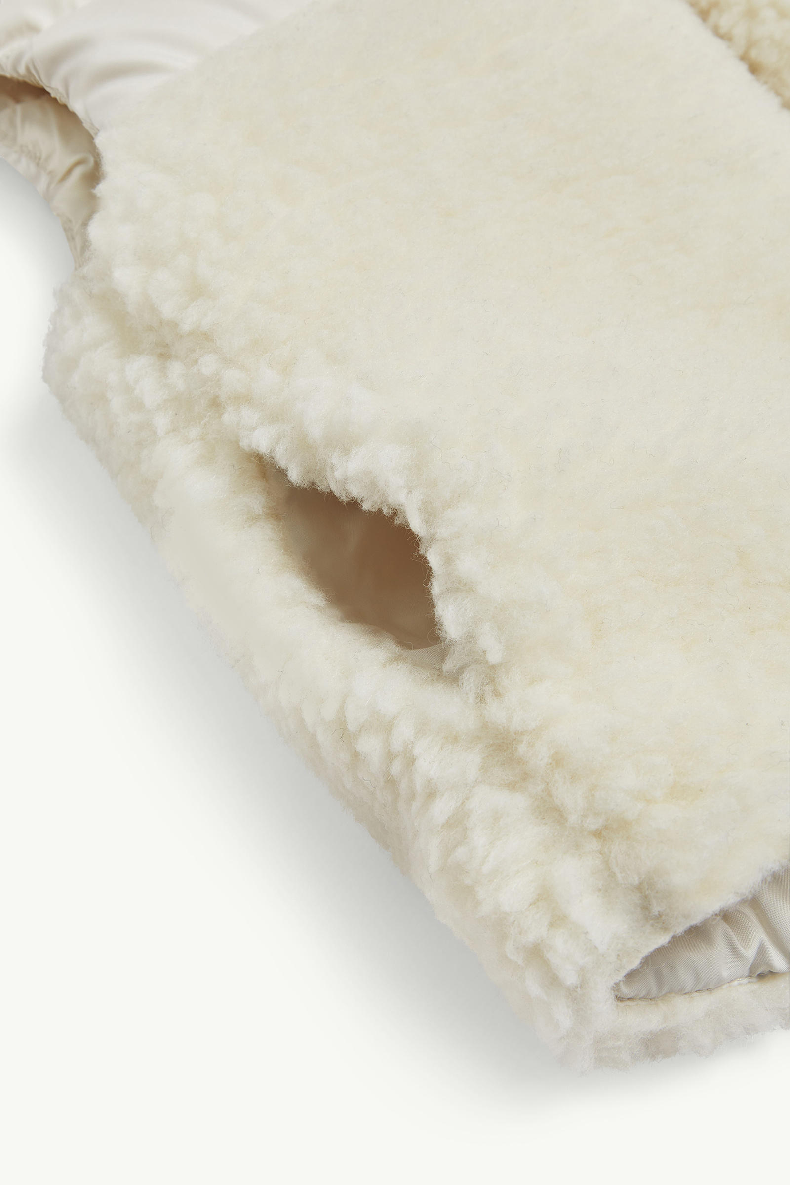 Botha Hooded Teddy Down Gilet Girl White Moncler 3