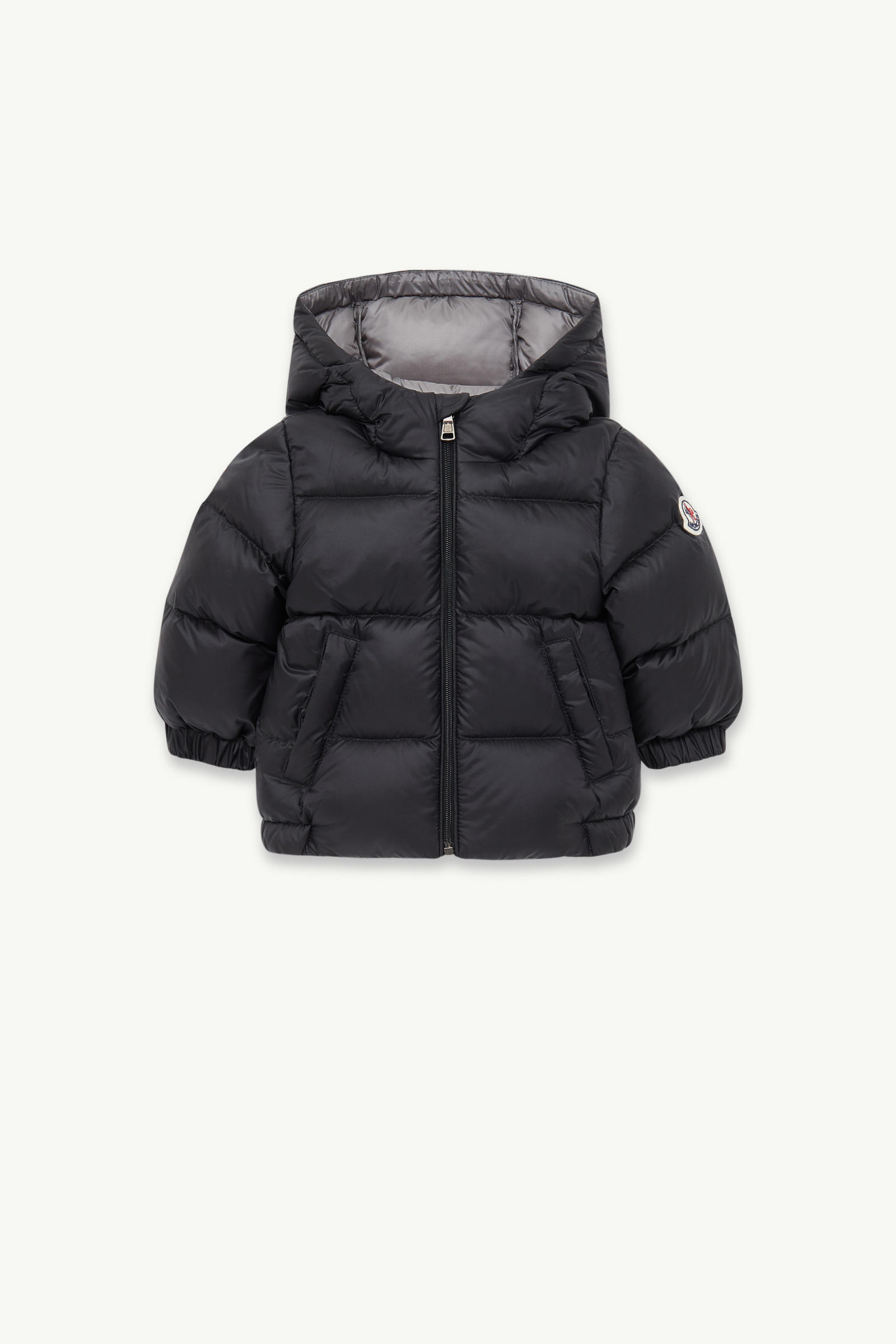 https://moncler-cdn.thron.com/api/v1/content-delivery/shares/dpx6uv/contents/K29511A00040597YF999_F/image/K29511A00040597YF999_F