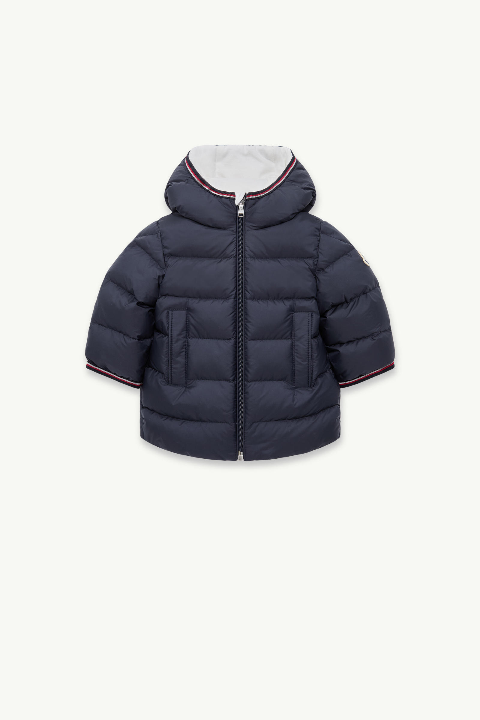 https://moncler-cdn.thron.com/api/v1/content-delivery/shares/dpx6uv/contents/K29511C0000253A5E742_F/image/K29511C0000253A5E742_F