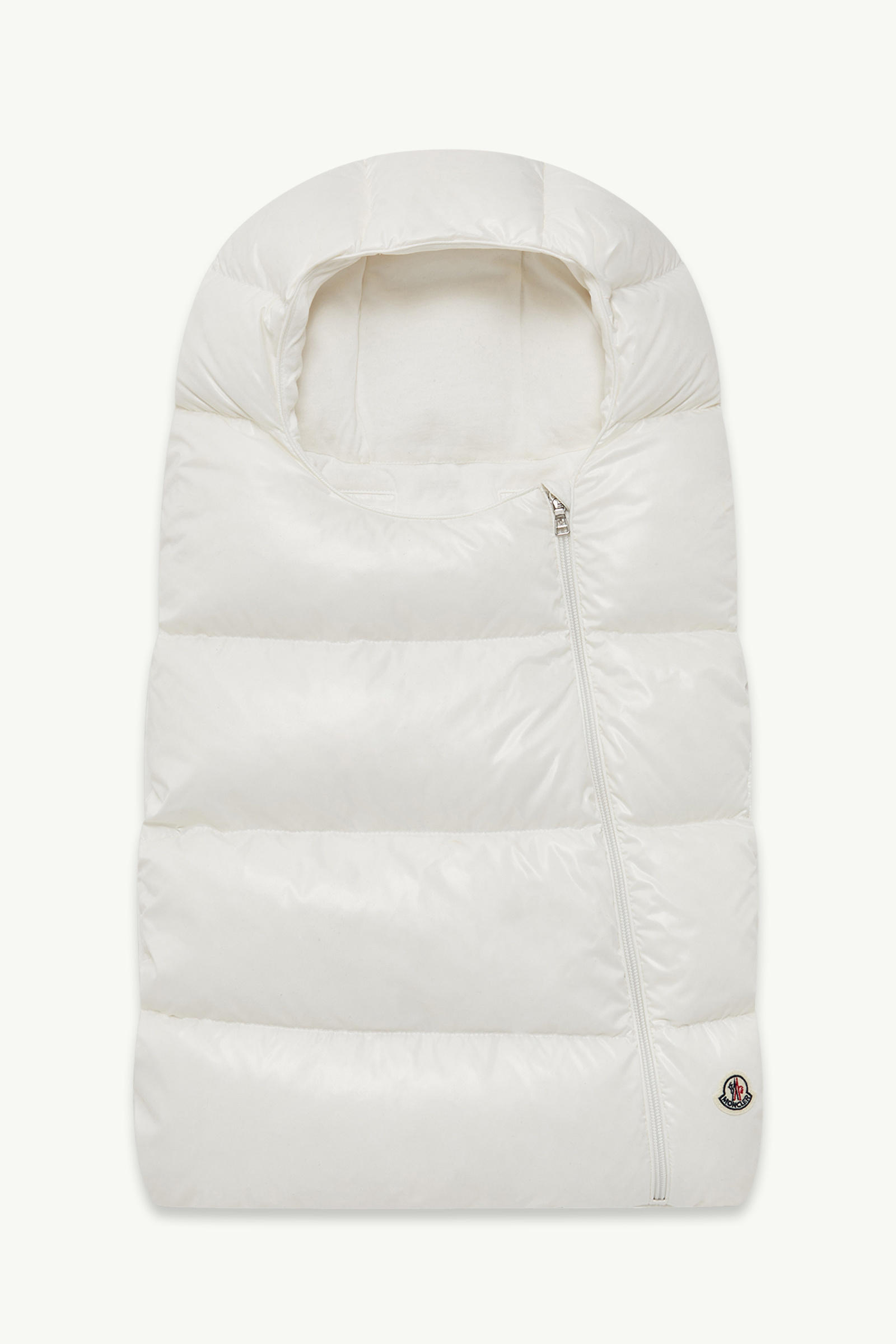 https://moncler-cdn.thron.com/api/v1/content-delivery/shares/dpx6uv/contents/K29511E00002597Z8031_F/image/K29511E00002597Z8031_F