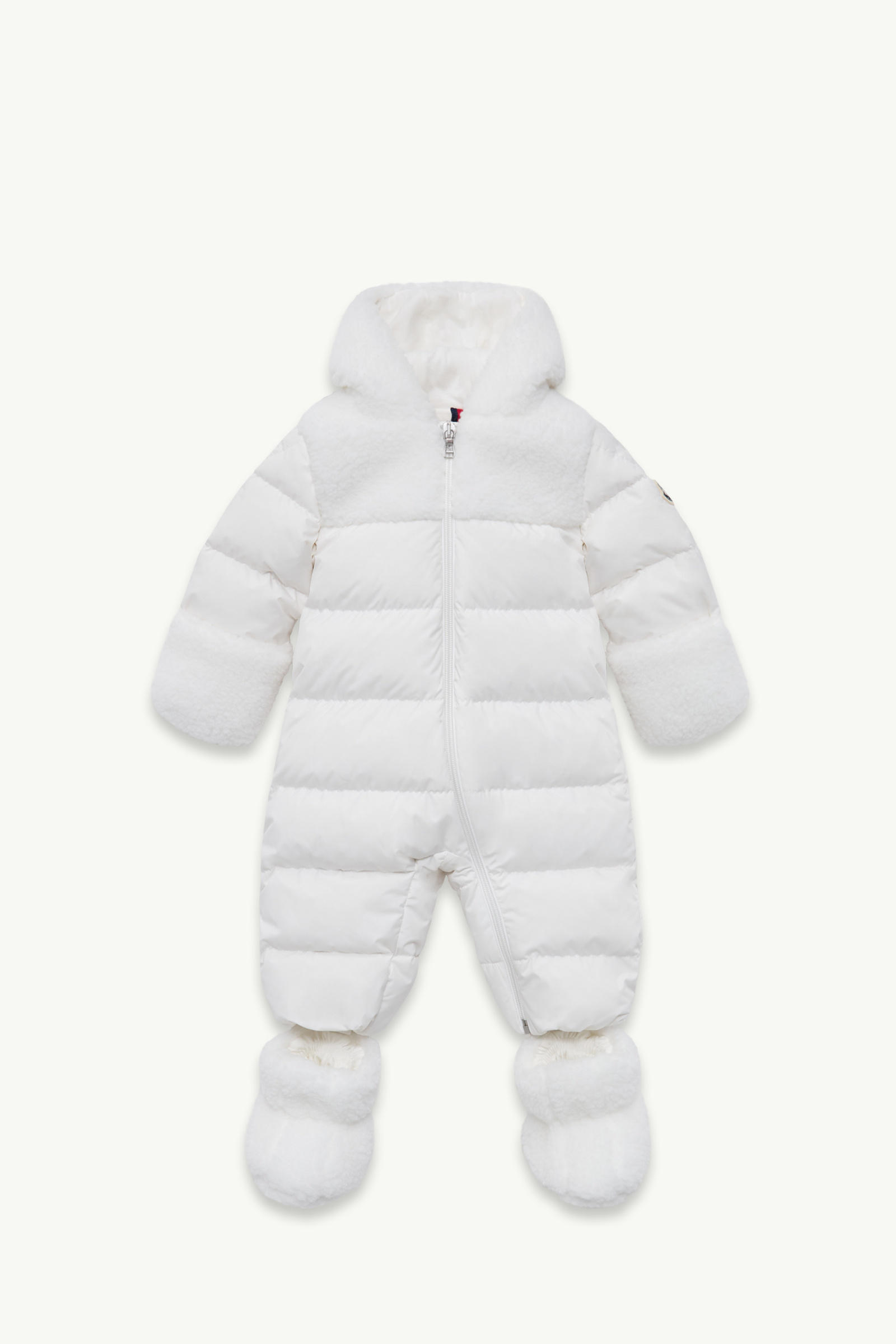 https://moncler-cdn.thron.com/api/v1/content-delivery/shares/dpx6uv/contents/K29511G00002597YW032_F/image/K29511G00002597YW032_F