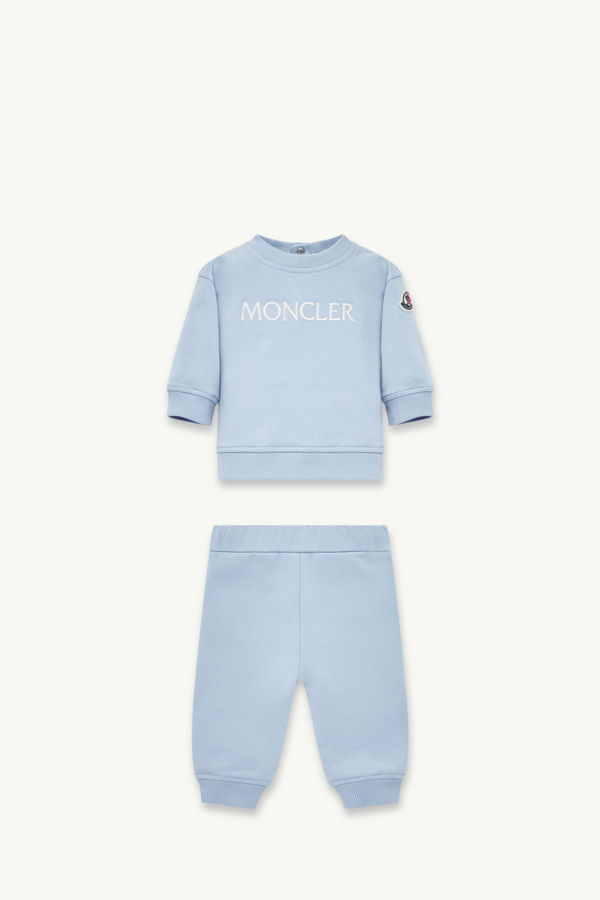 https://moncler-cdn.thron.com/api/v1/content-delivery/shares/dpx6uv/contents/K29518M0000289A23702_F/image/K29518M0000289A23702_F