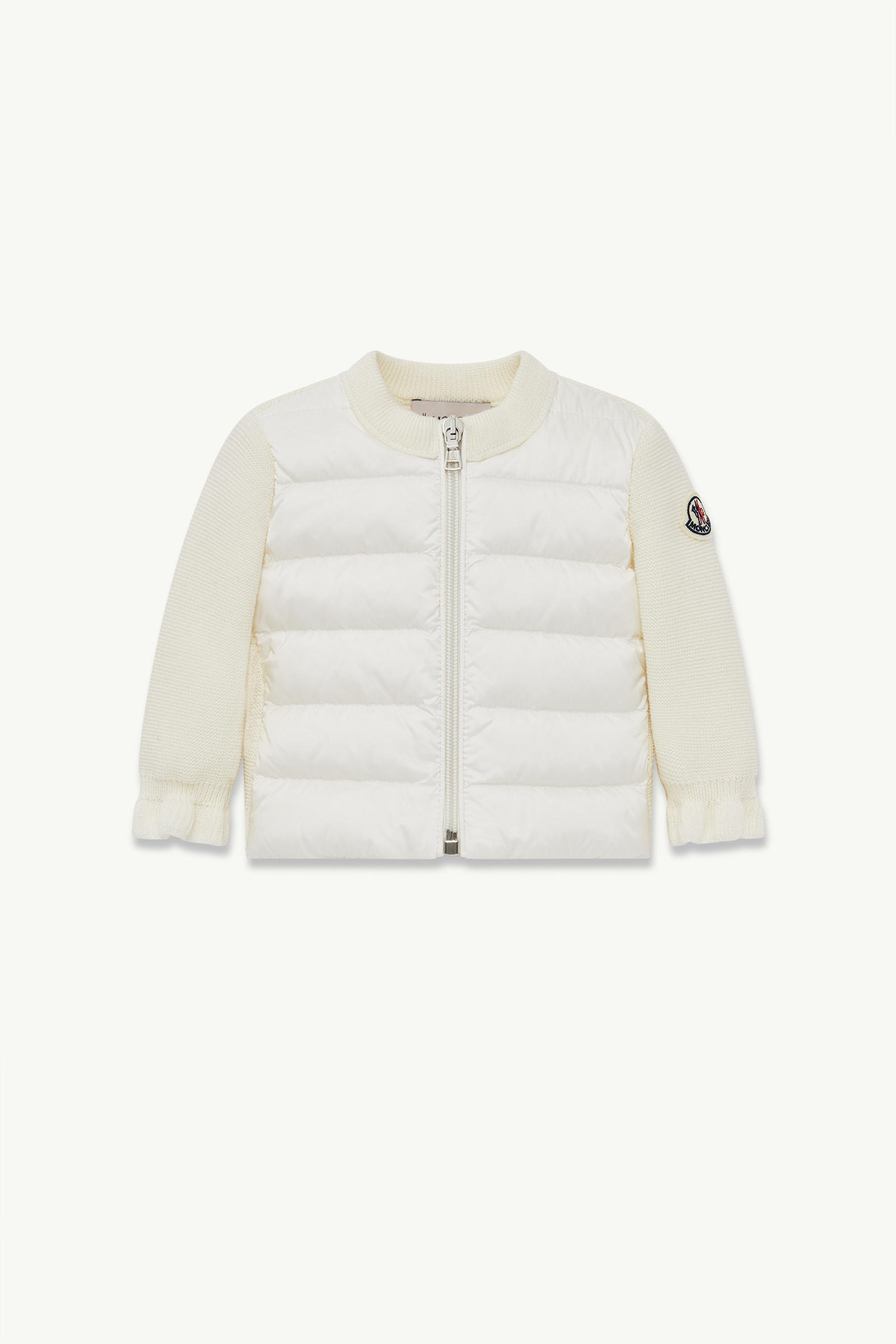 https://moncler-cdn.thron.com/api/v1/content-delivery/shares/dpx6uv/contents/K29519B00003M1131040_F/image/K29519B00003M1131040_F