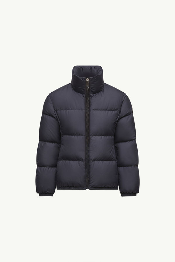 https://moncler-cdn.thron.com/api/v1/content-delivery/shares/dpx6uv/contents/K29541A00016597YW778_F/image/K29541A00016597YW778_F