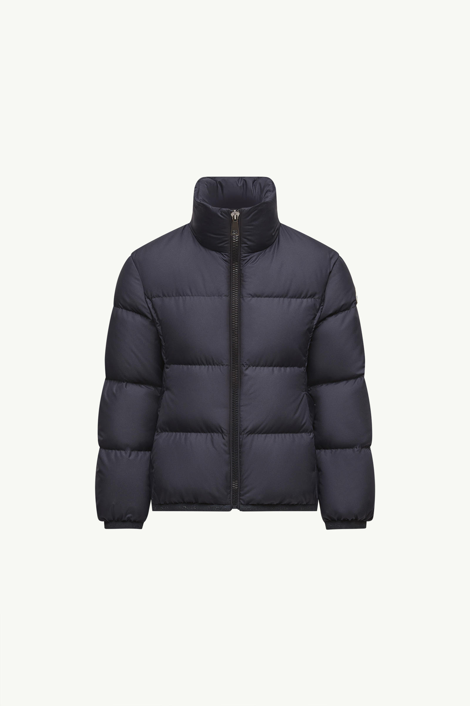 https://moncler-cdn.thron.com/api/v1/content-delivery/shares/dpx6uv/contents/K29541A00016597YW778_F/image/K29541A00016597YW778_F