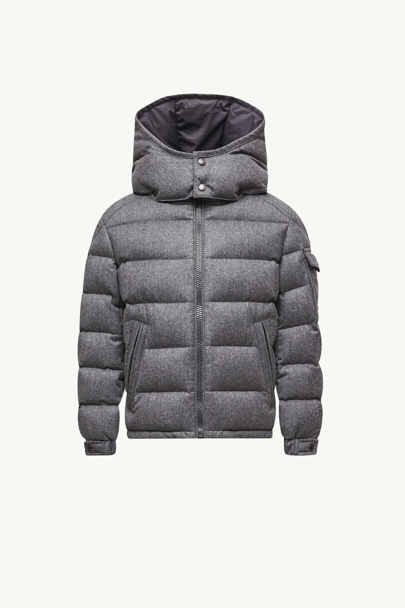https://moncler-cdn.thron.com/api/v1/content-delivery/shares/dpx6uv/contents/K29541A0002154272940_F/image/K29541A0002154272940_F