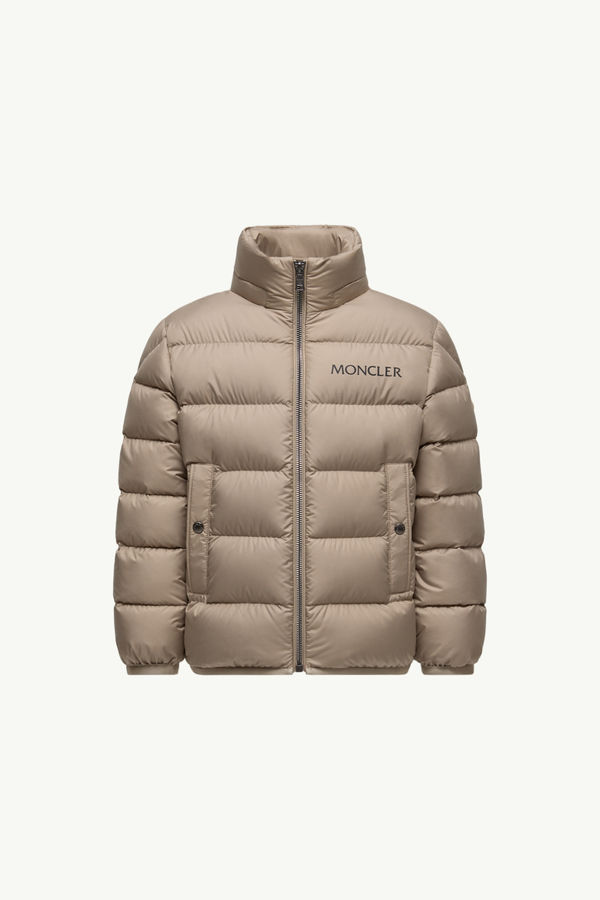 https://moncler-cdn.thron.com/api/v1/content-delivery/shares/dpx6uv/contents/K29541A00026597X223O_F/image/K29541A00026597X223O_F
