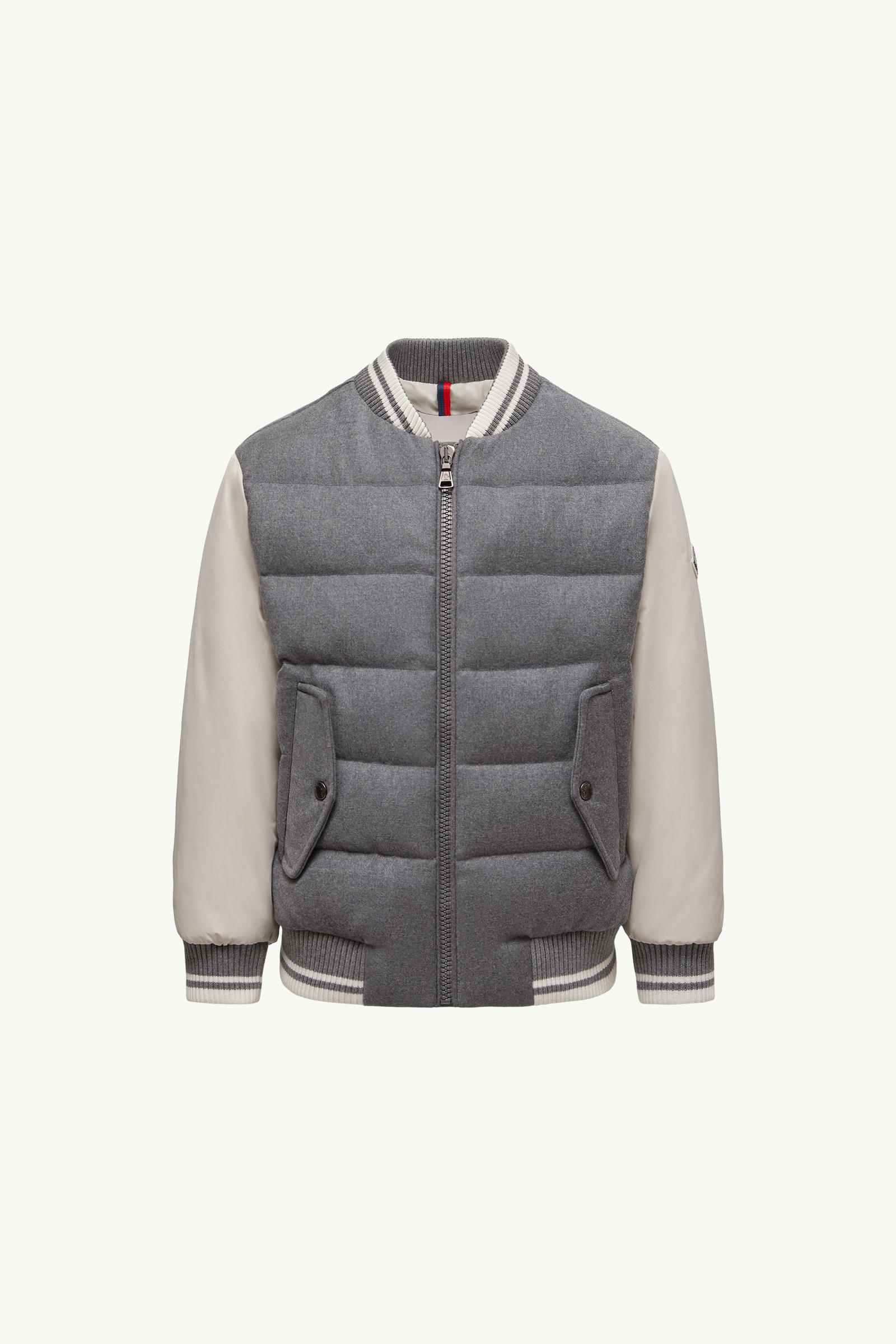 https://moncler-cdn.thron.com/api/v1/content-delivery/shares/dpx6uv/contents/K29541A00027598QV987_F/image/K29541A00027598QV987_F