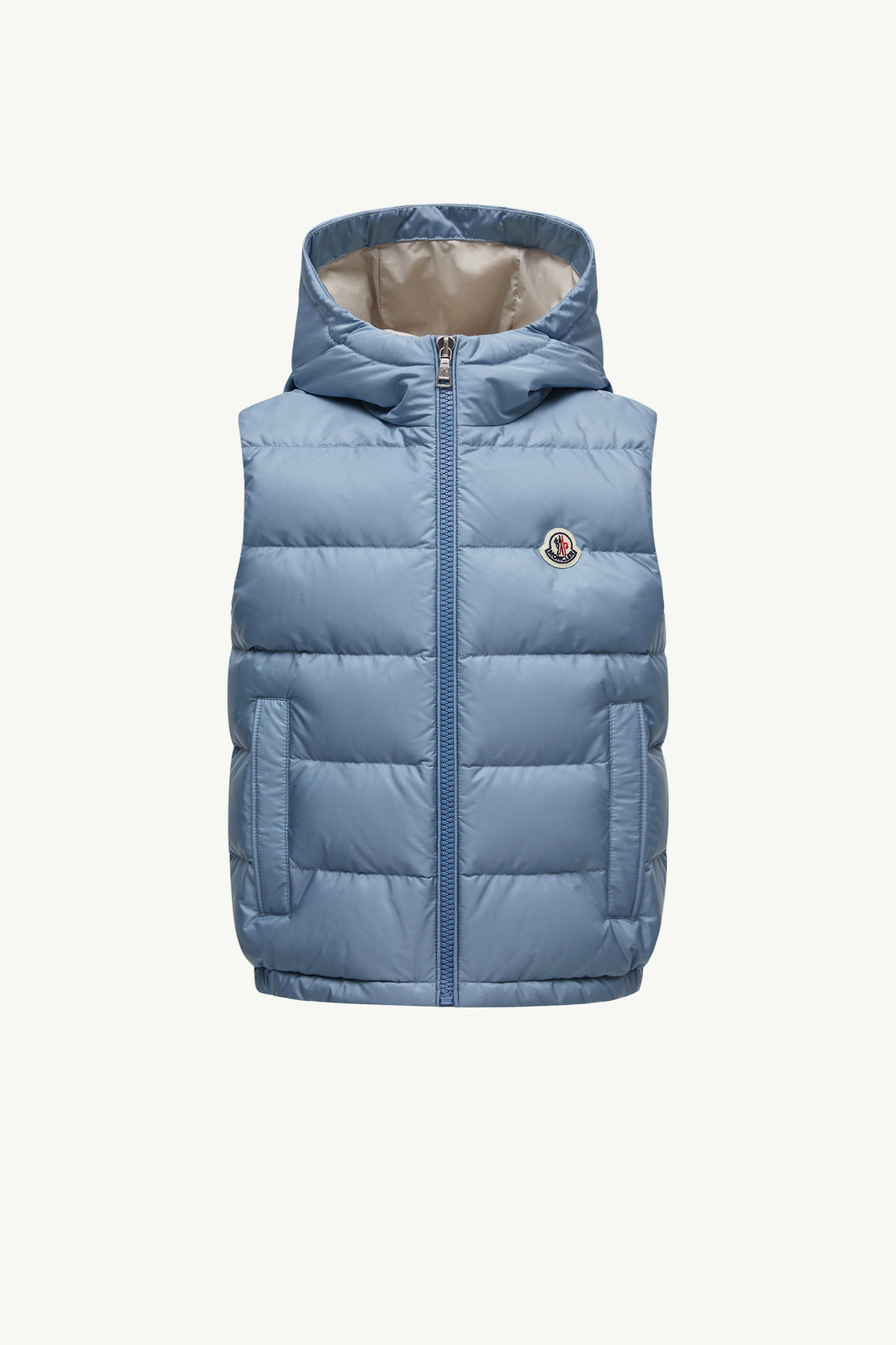 https://moncler-cdn.thron.com/api/v1/content-delivery/shares/dpx6uv/contents/K29541A0002953A5E715_F/image/K29541A0002953A5E715_F
