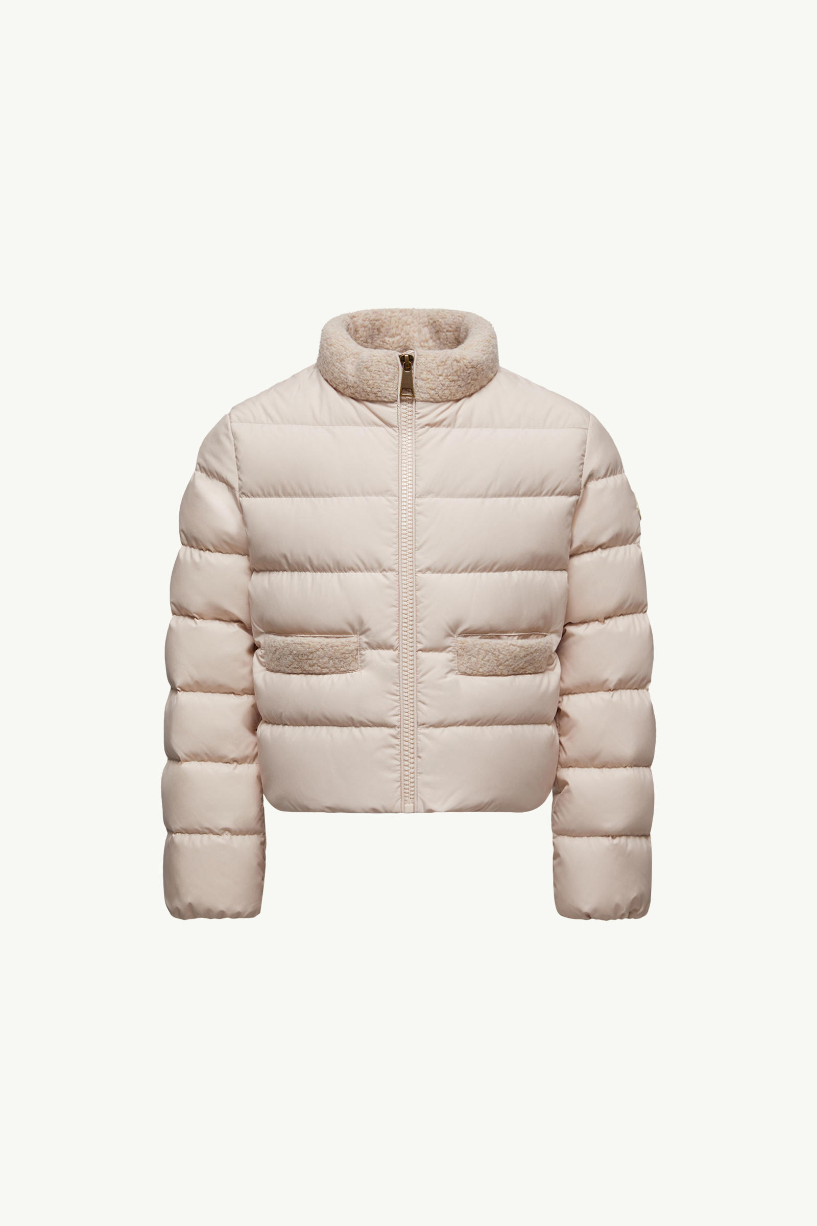 https://moncler-cdn.thron.com/api/v1/content-delivery/shares/dpx6uv/contents/K29541A00035597YW21G_F/image/K29541A00035597YW21G_F
