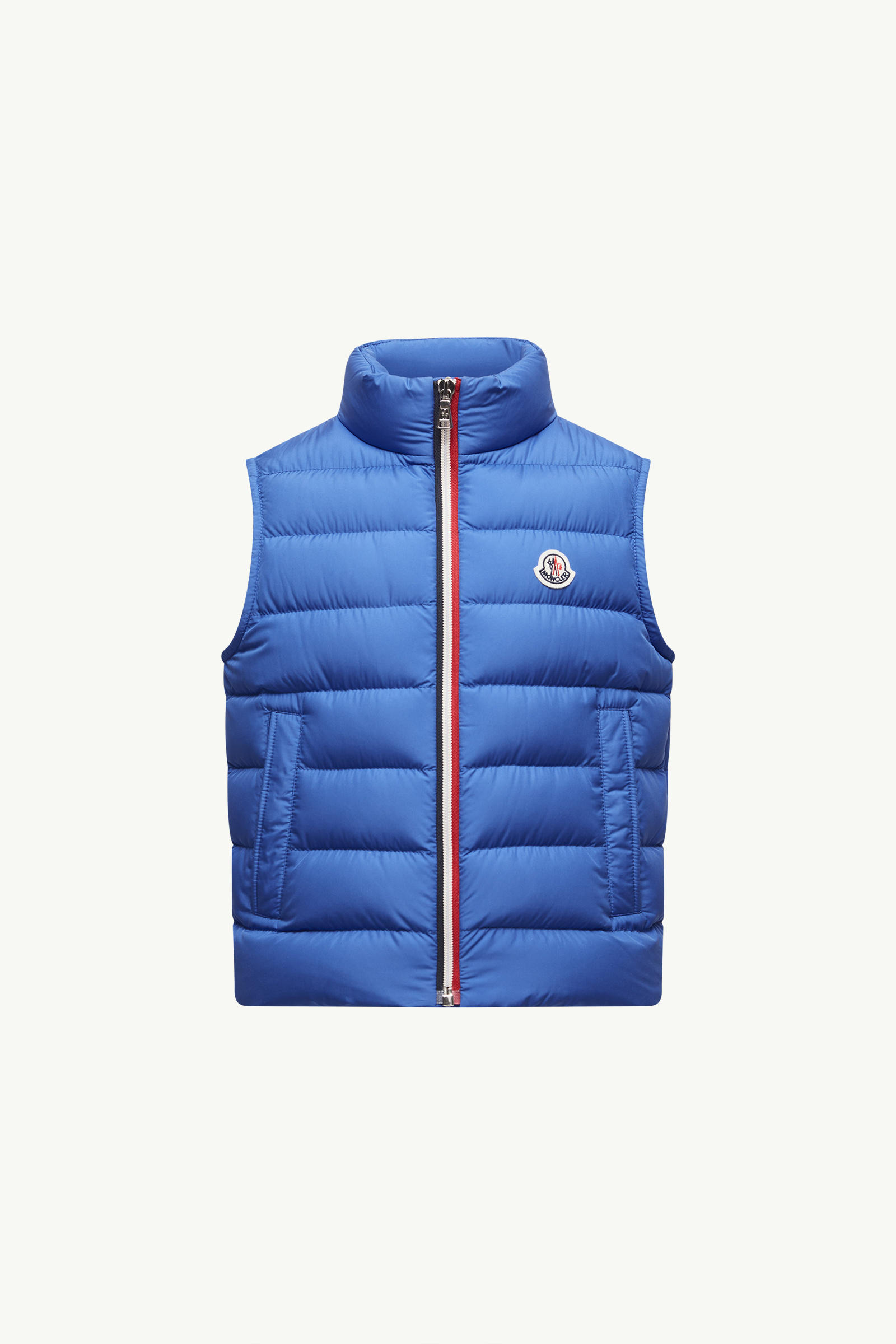 https://moncler-cdn.thron.com/api/v1/content-delivery/shares/dpx6uv/contents/K29541A00052597YW74J_F/image/K29541A00052597YW74J_F