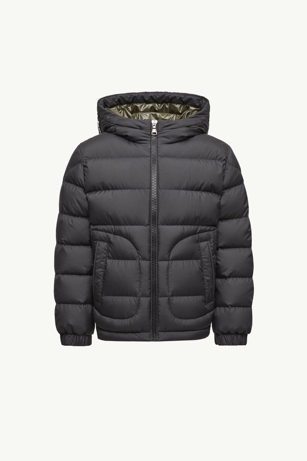 https://moncler-cdn.thron.com/api/v1/content-delivery/shares/dpx6uv/contents/K29541A00062597YW999_F/image/K29541A00062597YW999_F
