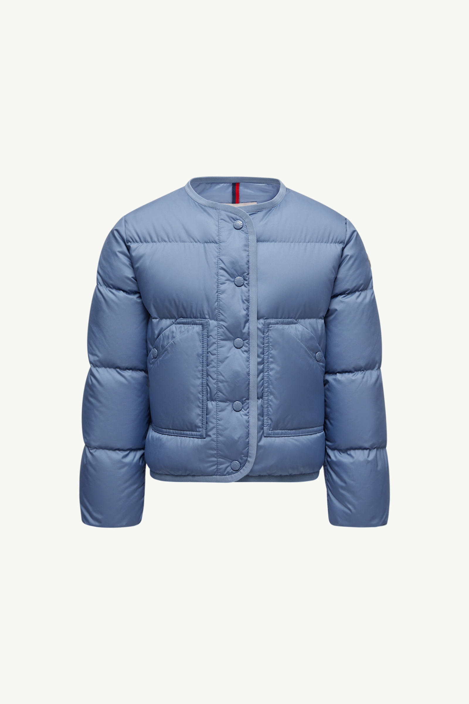 https://moncler-cdn.thron.com/api/v1/content-delivery/shares/dpx6uv/contents/K29541A0006954AQE714_F/image/K29541A0006954AQE714_F