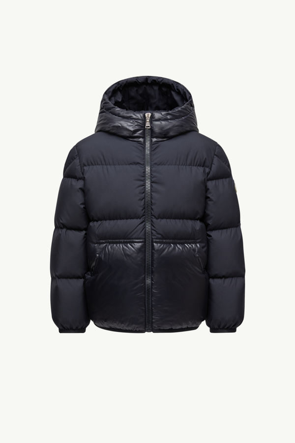 https://moncler-cdn.thron.com/api/v1/content-delivery/shares/dpx6uv/contents/K29541A00079597YW778_F/image/K29541A00079597YW778_F