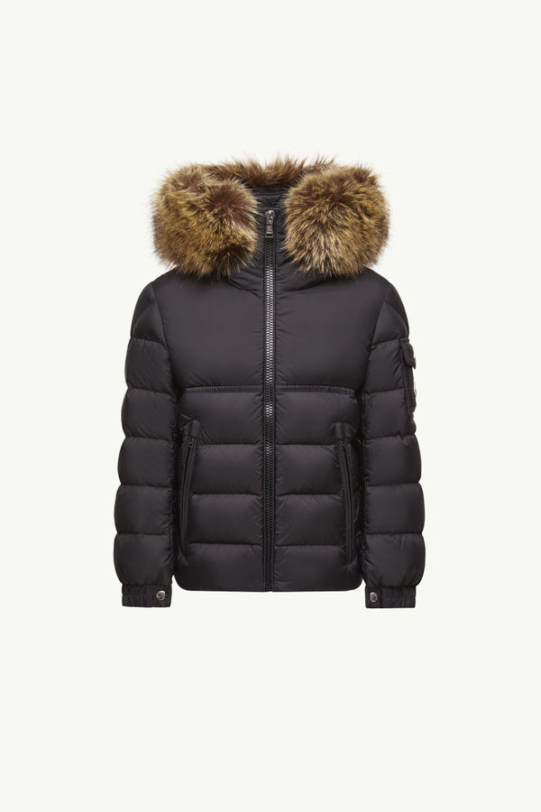 https://moncler-cdn.thron.com/api/v1/content-delivery/shares/dpx6uv/contents/K29541A0010253A5E999_F/image/K29541A0010253A5E999_F