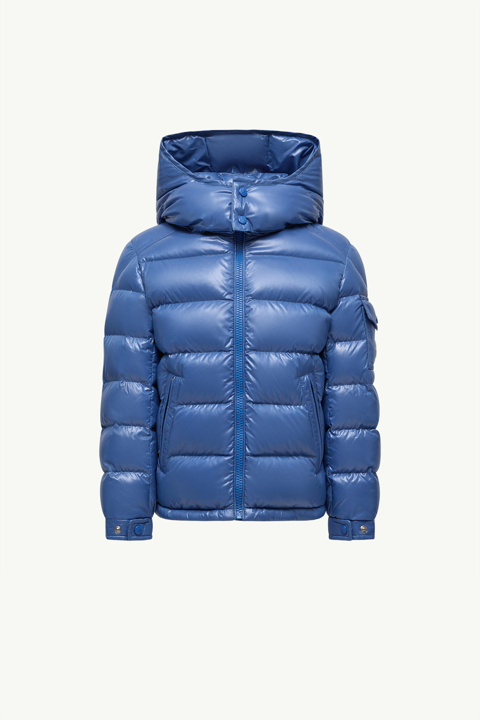 https://moncler-cdn.thron.com/api/v1/content-delivery/shares/dpx6uv/contents/K29541A125206895075C_F/image/K29541A125206895075C_F