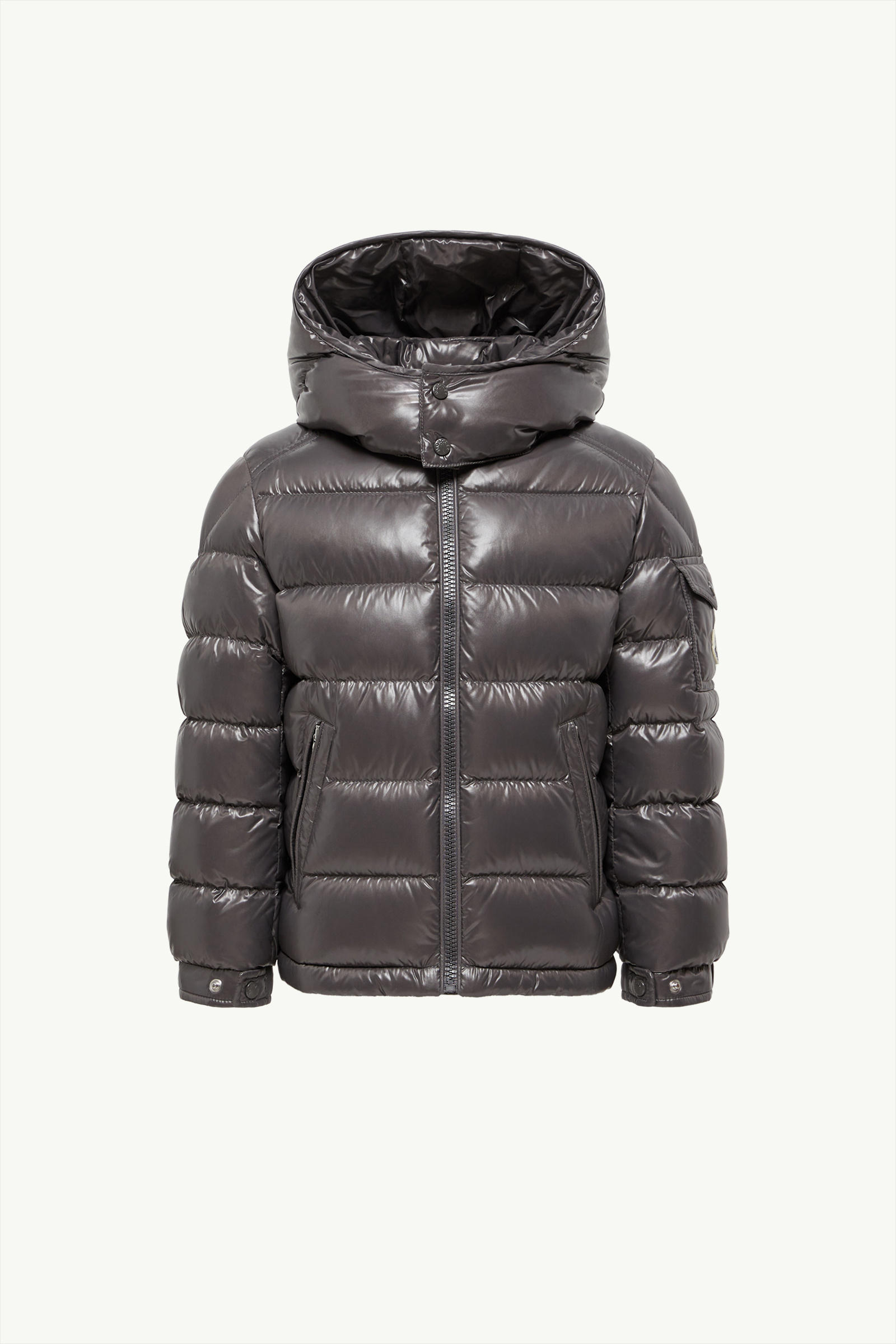 https://moncler-cdn.thron.com/api/v1/content-delivery/shares/dpx6uv/contents/K29541A1252068950918_F/image/K29541A1252068950918_F