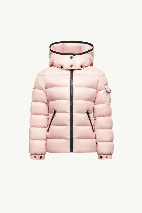 https://moncler-cdn.thron.com/api/v1/content-delivery/shares/dpx6uv/contents/K29541A5271068950512_F/image/K29541A5271068950512_F