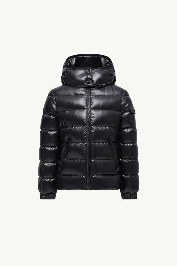 https://moncler-cdn.thron.com/api/v1/content-delivery/shares/dpx6uv/contents/K29541A5271068950999_F/image/K29541A5271068950999_F