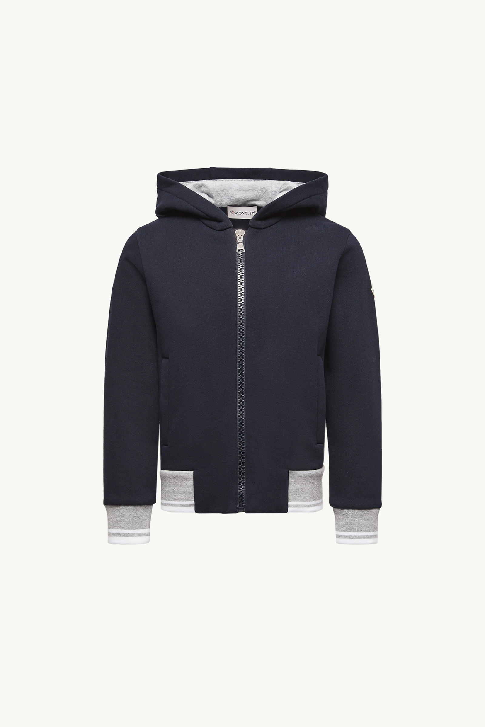 https://moncler-cdn.thron.com/api/v1/content-delivery/shares/dpx6uv/contents/K29548G00018899PS778_F/image/K29548G00018899PS778_F